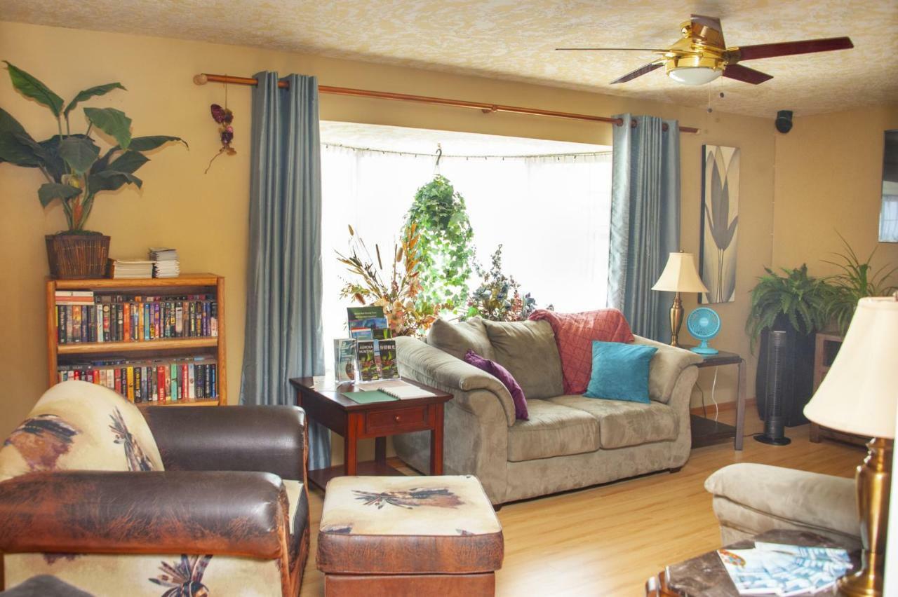 Tiga Bed And Breakfast Yellowknife Exterior photo