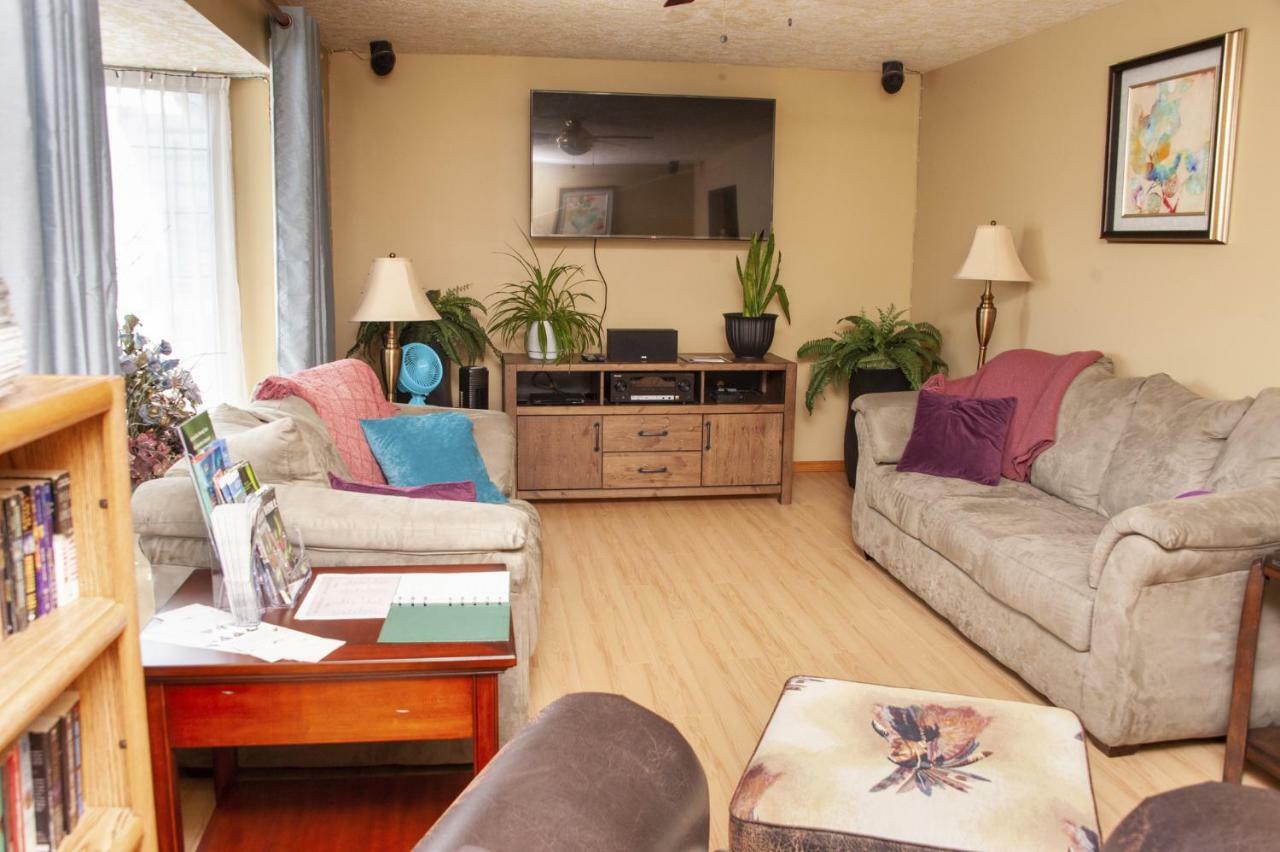 Tiga Bed And Breakfast Yellowknife Exterior photo