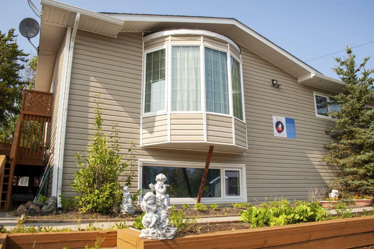 Tiga Bed And Breakfast Yellowknife Exterior photo