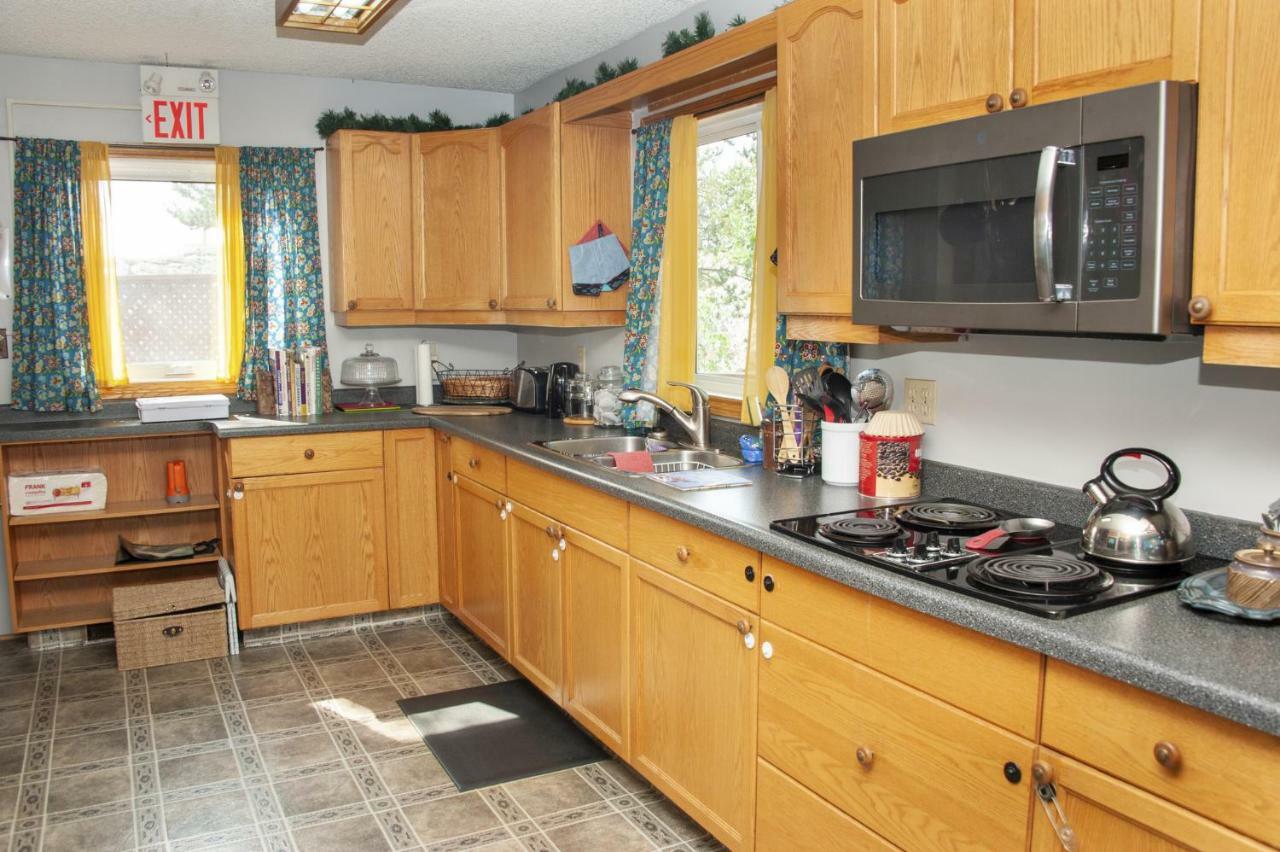 Tiga Bed And Breakfast Yellowknife Exterior photo